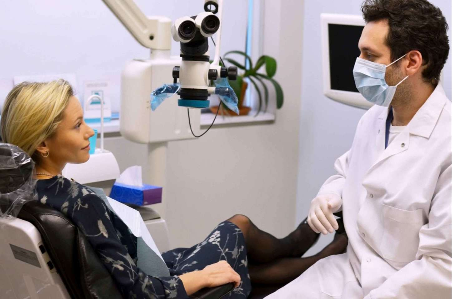 NYC Endodontist with microscope